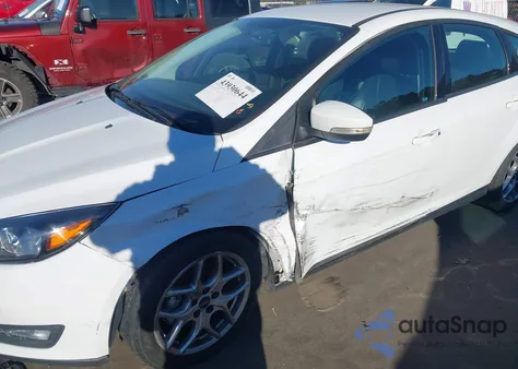 2015 Ford Focus Se z USA, uszkodzony, nr VIN 1FADP3K23FL318527